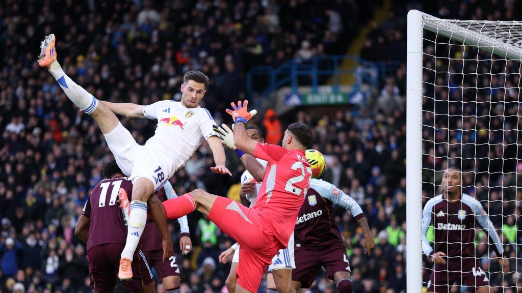 Morgan Rogers scored twice as Aston Villa came from behind to beat Leeds United at Elland Road and pile more pressure on home manager Daniel Farke.